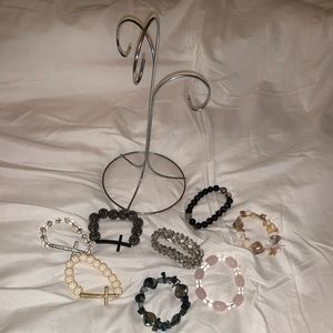 ❌ SOLD ❌ Lot of bracelets with jewelry stand